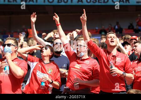 Londres, Royaume-Uni. 31 mai 2021. Les fans de Morecambe FC applaudissent pour leur équipe. EFL Skybet League 2 play off final match, Morecambe v Newport County au stade Wembley à Londres le lundi 31 mai 2021. Cette image ne peut être utilisée qu'à des fins éditoriales. Utilisation éditoriale uniquement, licence requise pour une utilisation commerciale. Aucune utilisation dans les Paris, les jeux ou les publications d'un seul club/ligue/joueur. photo par Steffan Bowen/Andrew Orchard sports photographie/Alay Live news crédit: Andrew Orchard sports photographie/Alay Live News Banque D'Images