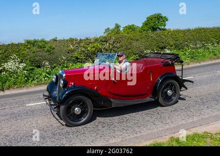 1936 30s Red Morris 885cc essence Drop Headuk, en route vers Capesthorne Hall Classic car & Van, Cheshire, Royaume-Uni Banque D'Images