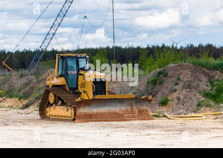 Un bulldozer sur un chantier de construction Banque D'Images