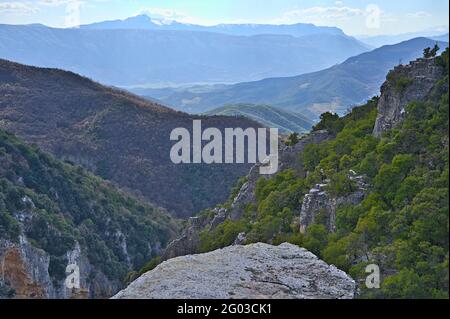 Vue dans le parc national Hotova-Dangell près de Permet Banque D'Images