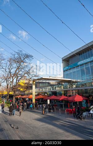 Royaume-Uni, Angleterre, Londres, le Royal Festival Hall (qui fait partie du Southbank Center) pendant le Festival d'hiver Banque D'Images