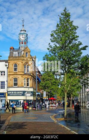 Royaume-Uni, Yorkshire du Sud, Doncaster, Clock Corner sur Frenchgate Banque D'Images