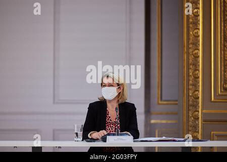 Barbara Pompili, ministre de la transition ecologique lors du conseil des ministres franco-Allemands en visioconférence au palais de l'Elysée à Paris, France, le 31 mai 2021. Le président français et les membres du cabinet participent à la 22e vidéoconférence du Conseil ministériel franco-allemand au palais présidentiel de l'Elysée à Paris, le 31 mai 2021. Photo de Cyril Moreau/Pool/ABACAPRESS.COM Banque D'Images