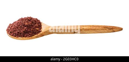 cuillère en bois avec sumac moulu isolée sur fond blanc Banque D'Images