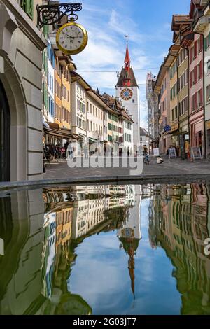 Spittelturm est une tour de porte à la fin de Marktgasse dans la vieille ville de Bremgarten, construite en 1556. Vue sur la vieille ville de Bremgarten dans le canton d'A Banque D'Images