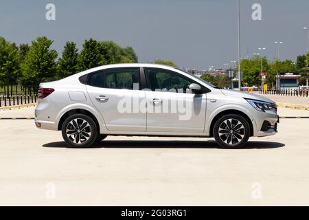 Renault Taliant est une berline sous-compacte produite par le constructeur automobile français Renault depuis 2021. Il partage la même plate-forme avec Renault Symbol. Banque D'Images