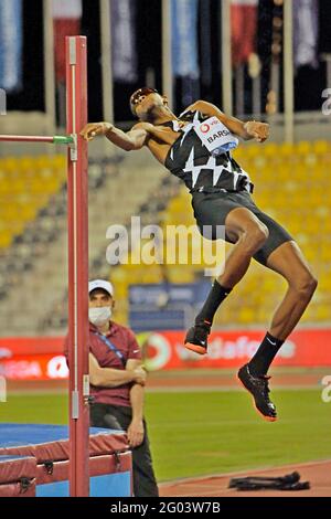 Mutaz Essa Barshim (QAT) place la deuxième place dans le saut en hauteur À 7-6 1/2 (2,30 m) pendant le World Athletics Doha Diamond Rencontre de la Ligue à Suhaim Bin Hamad Banque D'Images