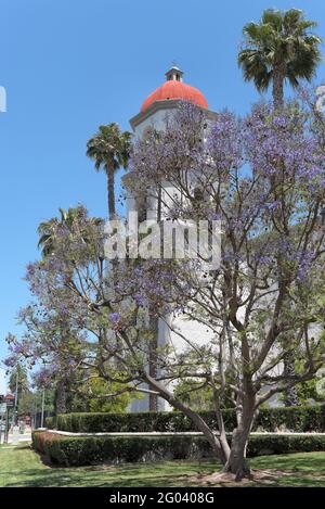 SAN JUAN CAPISTRANO, CALIFORNIE - 27 MAI 2021 : basilique de la mission. L'église paroissiale est située juste au nord-ouest de Mission San Juan Capistrano. Banque D'Images