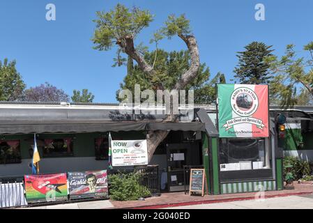 SAN JUAN CAPISTRANO, CALIFORNIE - 27 MAI 2021 : Paddys Station un pub irlandais dans les vieux wagons du centre-ville historique. Banque D'Images