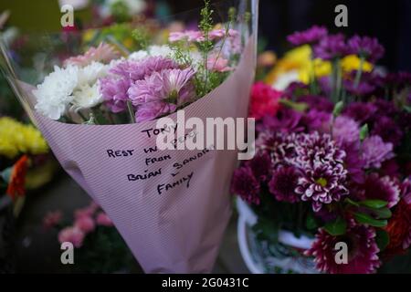 Hommages à une vigile pour Tony Eastlake à son stand à la gare routière d'Essex à Londres organisé par le Groupe communautaire d'Islington sur Facebook. Date de la photo: Lundi 31 mai 2021. Banque D'Images