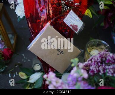 Hommages à une vigile pour Tony Eastlake à son stand à la gare routière d'Essex à Londres organisé par le Groupe communautaire d'Islington sur Facebook. Date de la photo: Lundi 31 mai 2021. Banque D'Images