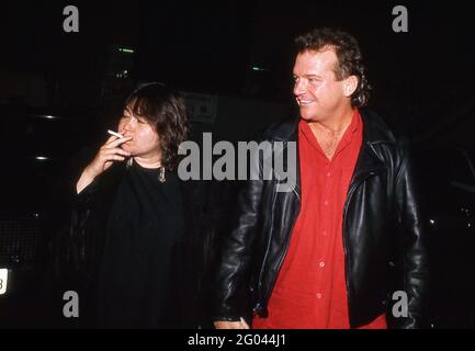 Roseanne Barr et Tom Arnold à 'Julie Budd' Los Angeles soirée d'ouverture au Backlot Theatre à Hollywood, Californie Mai 1989 crédit: Ralph Dominguez/MediaPunch Banque D'Images