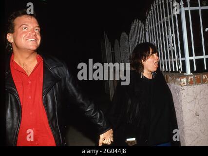 Roseanne Barr et Tom Arnold à 'Julie Budd' Los Angeles soirée d'ouverture au Backlot Theatre à Hollywood, Californie Mai 1989 crédit: Ralph Dominguez/MediaPunch Banque D'Images