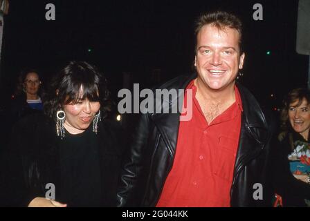 Roseanne Barr et Tom Arnold à 'Julie Budd' Los Angeles soirée d'ouverture au Backlot Theatre à Hollywood, Californie Mai 1989 crédit: Ralph Dominguez/MediaPunch Banque D'Images