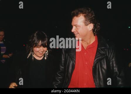 Roseanne Barr et Tom Arnold à 'Julie Budd' Los Angeles soirée d'ouverture au Backlot Theatre à Hollywood, Californie Mai 1989 crédit: Ralph Dominguez/MediaPunch Banque D'Images