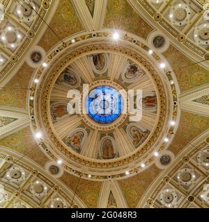 San Jose, Californie - 30 mai 2021 : intérieur du grand dôme de la basilique de la cathédrale Saint-Joseph. Banque D'Images