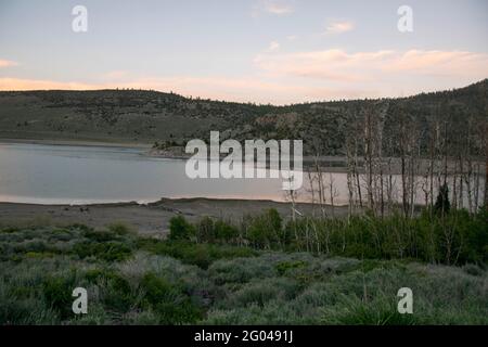 Il y a plusieurs lacs dans le June Lake Loop du comté de Mono, en Californie, aux États-Unis, y compris Grant Lake et Silver Lake. Banque D'Images