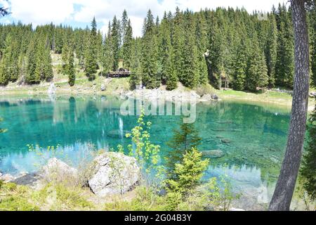 Vue imprenable sur les lacs et les cours d'eau des Dolomites dans les Alpes, en Italie Banque D'Images