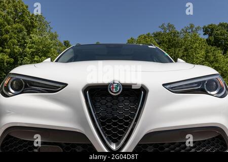 Indianapolis - Circa Mai 2021 : exposition de SUV alfa Romeo Stelvio. Alfa Romeo est une division de Stellantis. Banque D'Images