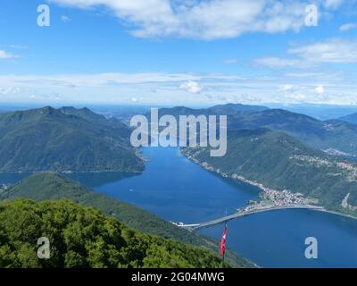 Vue imprenable sur les lacs et les cours d'eau des Dolomites dans les Alpes, en Italie Banque D'Images