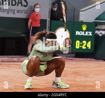 Paris, FRA. 31 mai 2021. Paris, Roland Garros, French Open Day 2 31/05/2021 Serena Williams (USA) fait les squats au premier tour victoire crédit: Roger Parker/Alay Live News Banque D'Images