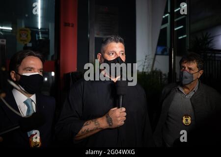 Sao Paulo, Sao Paulo, Brésil. 31 mai 2021. ALEXANDRE FROTA, adjoint fédéral brésilien, s'adresse à la presse au commissariat de police de Sao Paulo, ce lundi (31). L'adjoint est le coordonnateur du groupe de travail qui lutte contre les parties clandestines pendant la pandémie de Covid19 et a été la cible des menaces de mort faites par les organisateurs et les promoteurs de ces parties. Crédit: Paulo Lopes/ZUMA Wire/Alay Live News Banque D'Images