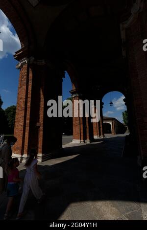 Caravaggio, Italie - 2021, mai 30 : détail extérieur du sanctuaire du Caravaggio de Santa Maria del fonte dans le nord de l'Italie. Banque D'Images