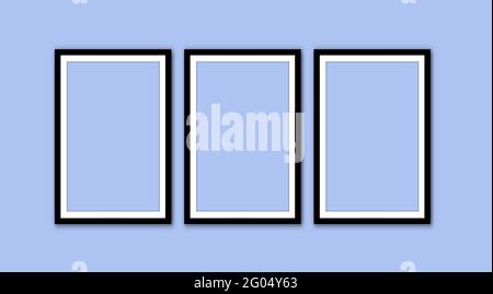 Trois cadres photo rectangulaires verticaux fins dans un mur bleu. Collection de cadres photo avec bordures noires. Trois maquettes de photos minces. Illustration 3D. Banque D'Images