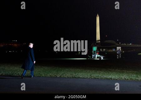 Le président Donald J. Trump quitte la Maison Blanche et se prépare à monter à bord de Marine One lundi 20 janvier 2020, en route vers la base conjointe Andrews pour commencer son voyage à Davos où il participera aux réunions annuelles du Forum économique mondial Banque D'Images