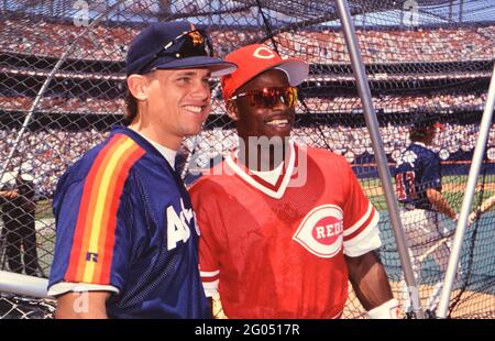 Craig Biggio et BIP Roberts, joueurs de baseball de la Ligue majeure, posent pour une photo au jeu MLB All-Star 1992 -- Veuillez créditer le photographe Kirk Schlea Banque D'Images