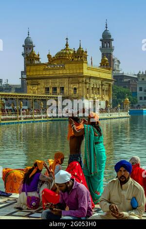 Temple d'or d'Harmandir Sahib, Amritsar, Punjab, India Banque D'Images