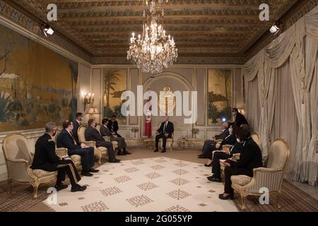 Reportage : le secrétaire à la Défense, M. Mark T. Esper, rencontre le président tunisien Kais Saied, au Palais de Carthage, en Tunisie, le 30 septembre 2020. Banque D'Images