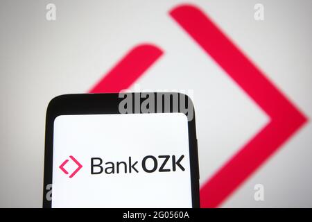 Ukraine. 31 mai 2021. Dans cette illustration, le logo Bank OZK apparaît sur l'écran d'un smartphone. (Photo de Pavlo Gonchar/SOPA Images/Sipa USA) crédit: SIPA USA/Alay Live News Banque D'Images