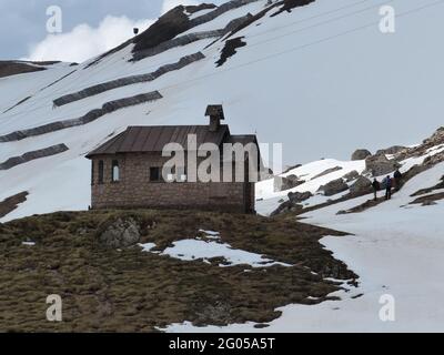 Vue imprenable sur la neige dans les Dolomites, dans les Alpes, en Italie Banque D'Images
