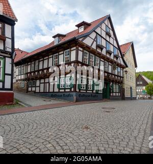 Stolberg, Allemagne. 24 mai 2021. Maisons historiques à colombages dans la vieille ville de Stolberg, dans les montagnes Harz. Credit: Stephan Schulz/dpa-Zentralbild/ZB/dpa/Alay Live News Banque D'Images