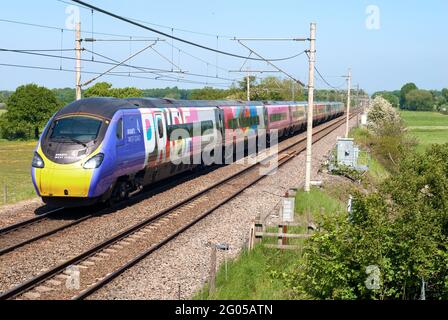 Classe 390 Avanti « Pride » Pendolino Banque D'Images