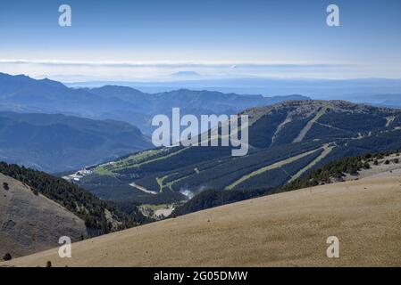 Vues depuis le sommet de Pedró dels quatre Batlles, dans la chaîne de Port del Comte (Lleida, Catalogne, Espagne, Pyrénées) Banque D'Images