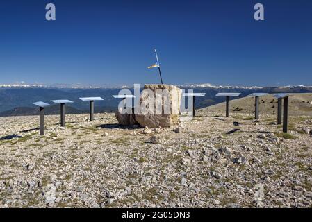 Vues depuis le sommet de Pedró dels quatre Batlles, dans la chaîne de Port del Comte (Lleida, Catalogne, Espagne, Pyrénées) Banque D'Images