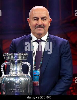 Photo du dossier datée du 30-11-2019 de Stanislav Cherchesov, directeur de la Russie. Date de publication : le mardi 1er juin 2021. Banque D'Images