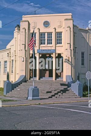 Années 1980 États-Unis - Oregon National Guard Armory, Washington et 7th Streets, Cottage Grove, Oregon 1987 Banque D'Images