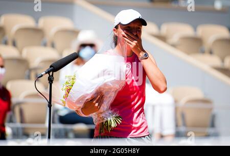 IGA Swiatek, de Pologne, fête son anniversaire après la première partie du tournoi de tennis Roland-Garros 2021, Grand Chelem le 31 mai 2021 au stade Roland-Garros à Paris, France - photo Rob Prange / Espagne DPPI / DPPI / LiveMedia Banque D'Images