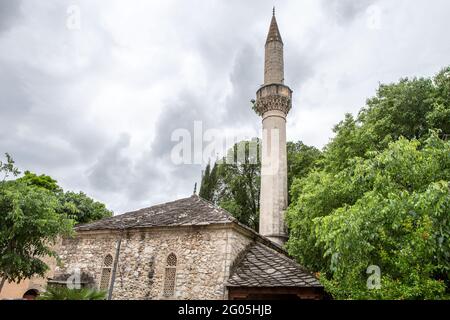 Mosquée de Roznamedzi Ibrahim-efendi, Mostar, Herzégovine, Bosnie-Herzégovine. Seule mosquée non touchée par la guerre de Bosnie 1992-1995 Banque D'Images