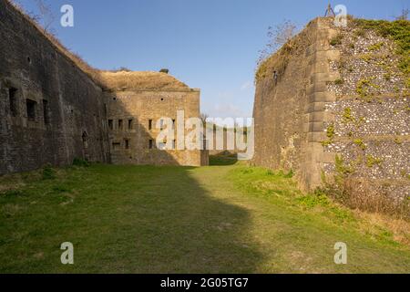 Forteresse de Western Heights, également connue sous le nom de la chute Redoute, sur les falaises au-dessus de Douvres. Partie des fortifications construites aux XVIIIe et XIXe siècles. Banque D'Images