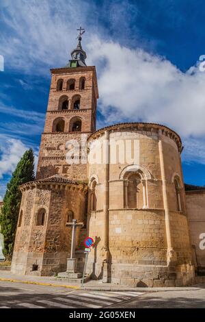Vue sur l'église San Millan de Segovia, Espagne Banque D'Images