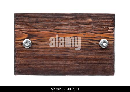 Plaque en bois ou panneau mural avec deux boulons en fer. Isolé sur fond blanc Banque D'Images