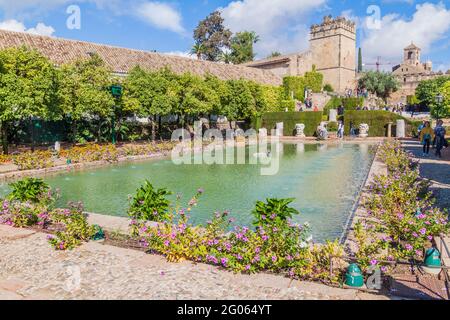 CORDOBA, ESPAGNE - 5 NOVEMBRE 2017: Les gens visitent Alcazar de los Reyes Cristianos à Cordoue, Espagne Banque D'Images