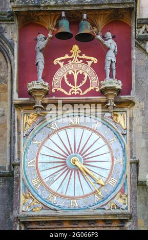 Horloge médiévale sur la face nord du transept de la cathédrale de Wells, Wells, Somerset, England, United Kingdom Banque D'Images