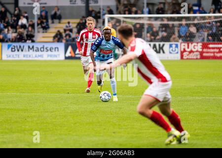 Haderselv, Danemark. 24 mai 2021. Rilwan Hassan (77) de SonderjyskE vu pendant le match 3F Superliga entre SonderjyskE et AAB dans le parc Sydbank à Haderslev. (Photo: Gonzales photo: Gastón Szerman). Banque D'Images