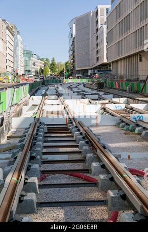 Europe, Luxembourg, ville de Luxembourg, de nouveaux rails de tramway sont installés le long du boulevard Royal Banque D'Images