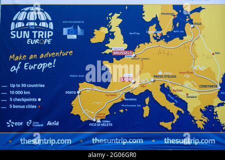 Lyon (France), le 01 juin 2021. Début de Sun Trip Europe à l'hôtel de ville. Un voyage européen de 10,000 km par environ 50 participants sur des vélos solaires. Banque D'Images